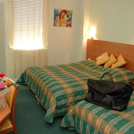 Cecil Gare Hotel 3*