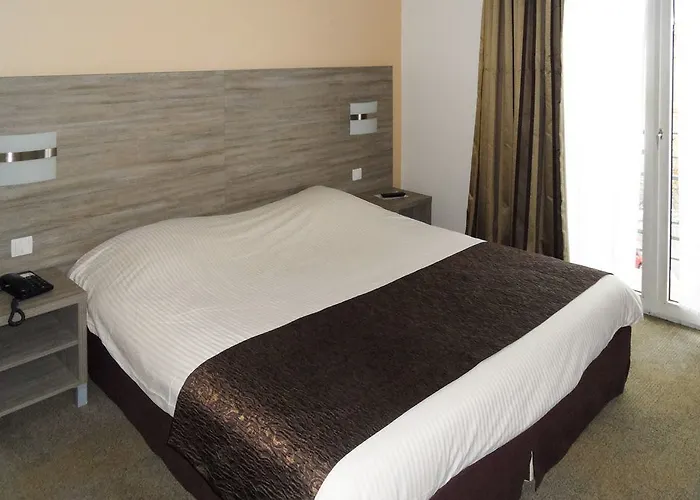 Отель Cecil Gare